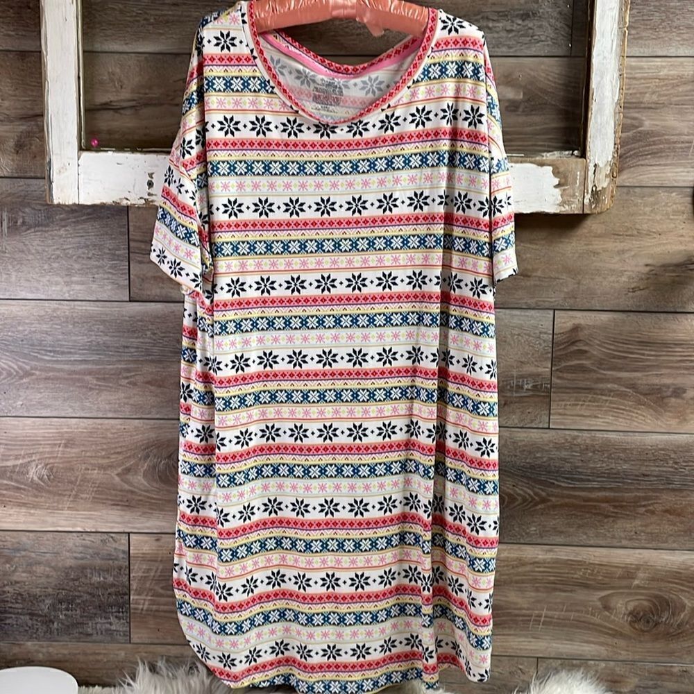 Secret Treasures Ladies NightShirt, Size L-XL, Holiday Print
